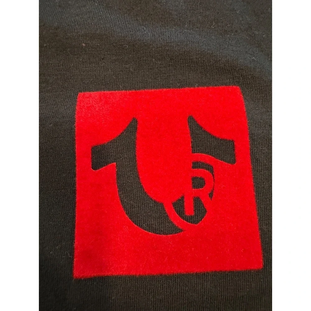 True Religion T-Shirt Mens M Black Red Good Square Horseshoe Logo 700258